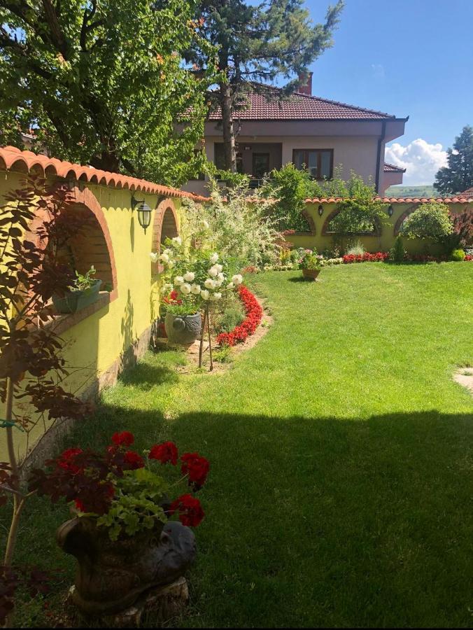 Lux Garden Home D Куманово Екстер'єр фото