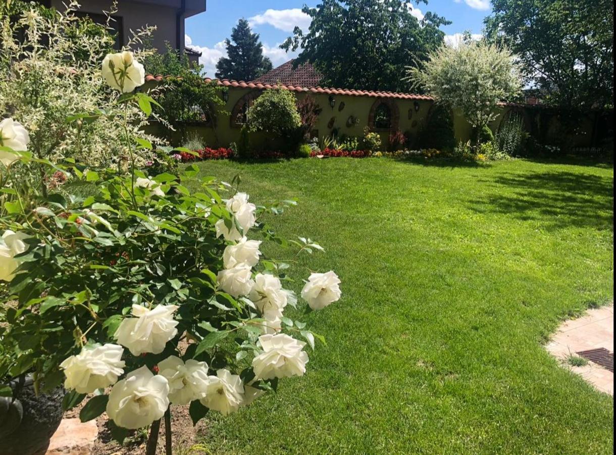 Lux Garden Home D Куманово Екстер'єр фото