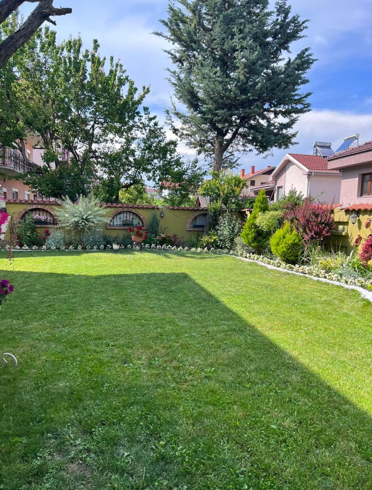 Lux Garden Home D Куманово Екстер'єр фото